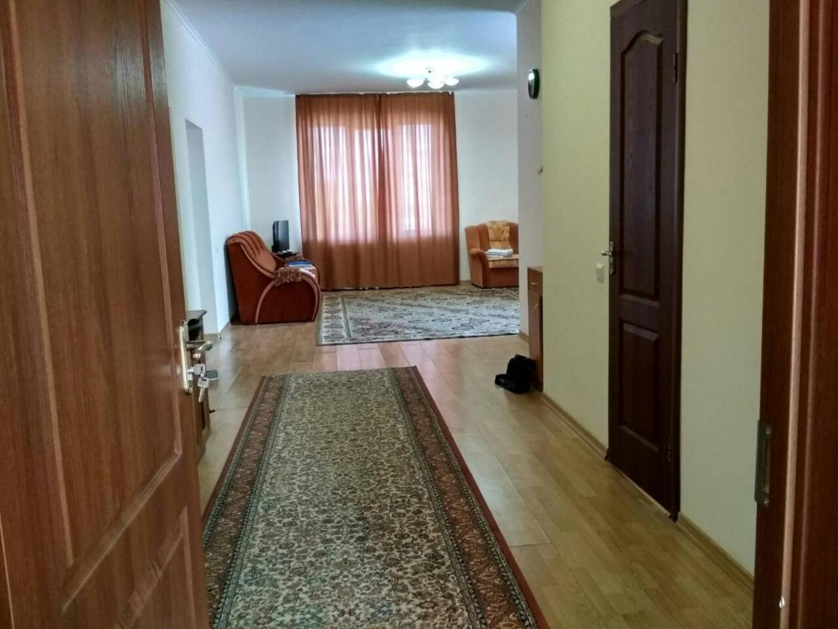 Apartments Domovik Просторная Квартира С Видом На Горы Mukaczewo Zewnętrze zdjęcie