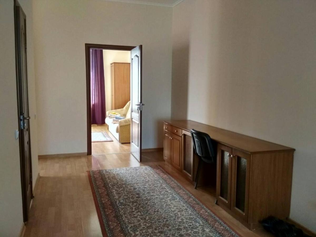 Apartments Domovik Просторная Квартира С Видом На Горы Mukaczewo Zewnętrze zdjęcie